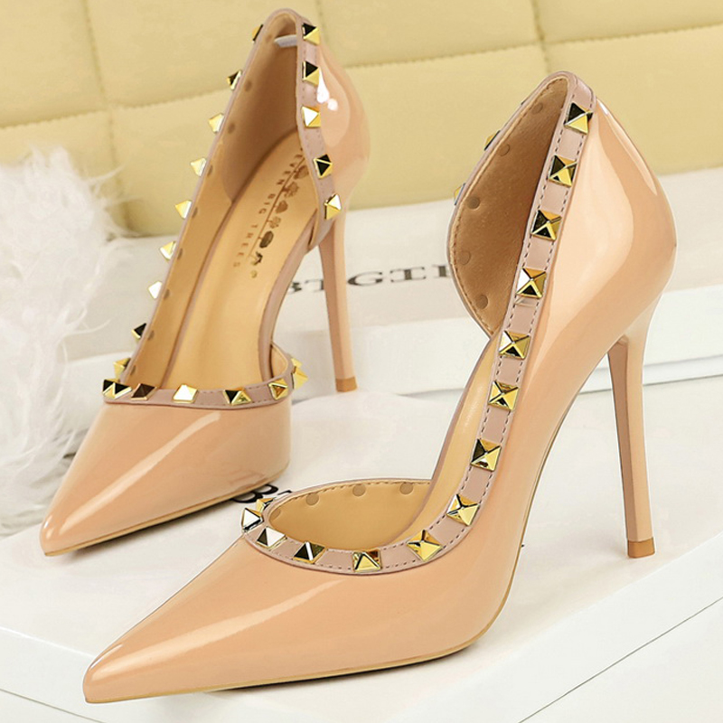 รองเท้าส้นสูงผู้หญิงแบบเซ็กซี่ - Shoe Tree บทวิจารณ์และราคา